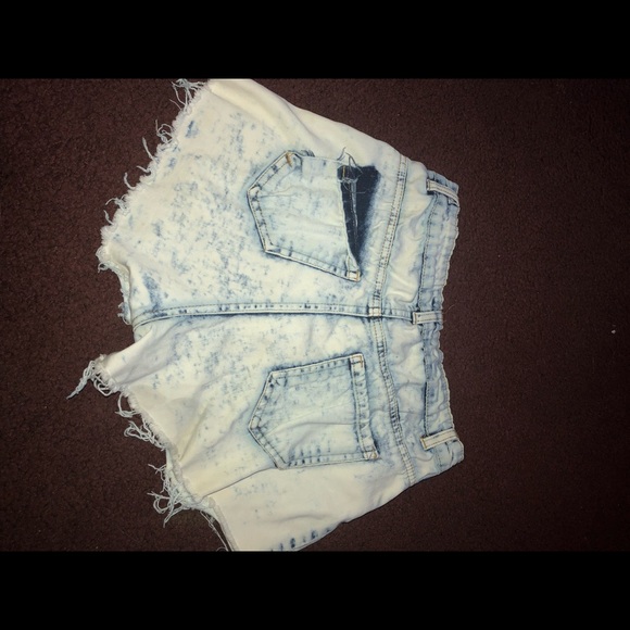 Shorts - Picture 3 of 3